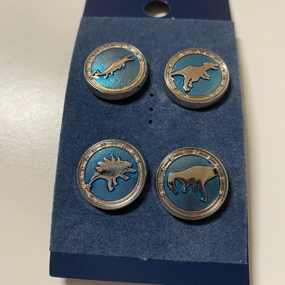 Universal Studios Jurassic World Blue Pin Set New - Picture 6 of 12